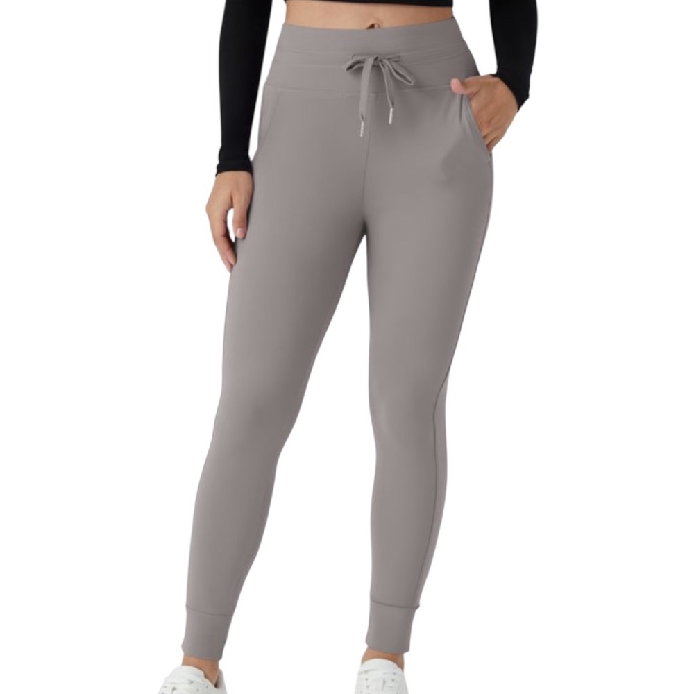 **NWT* Halara SoftlyZero High Waisted Joggers